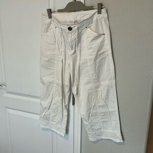 White pants size medium from fresh produce